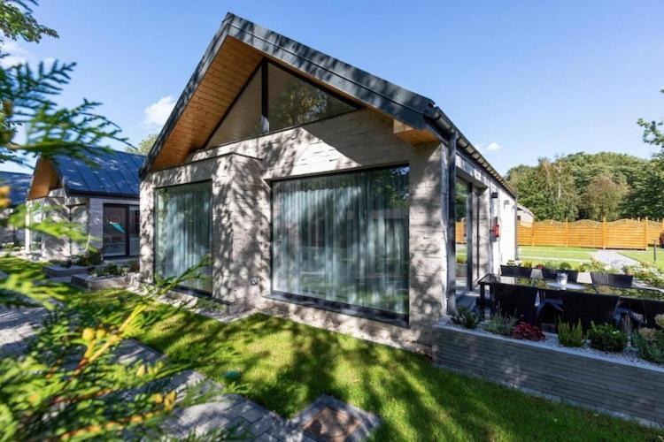 Year-Round Holiday Houses, อุสตรอเนียมอร์สเกีย ภายนอก รูปภาพ